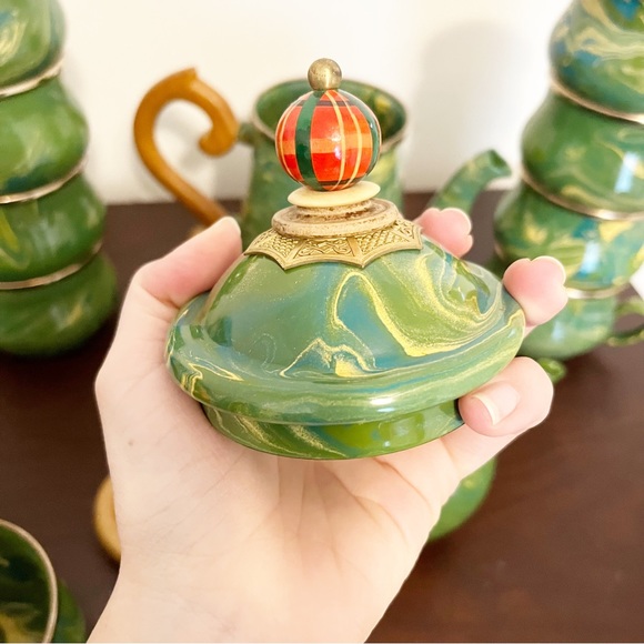 Vintage RARE MacKenzie-Childs Victoria and Richard Green Enamel 12 pc Tea Set - Picture 9 of 10